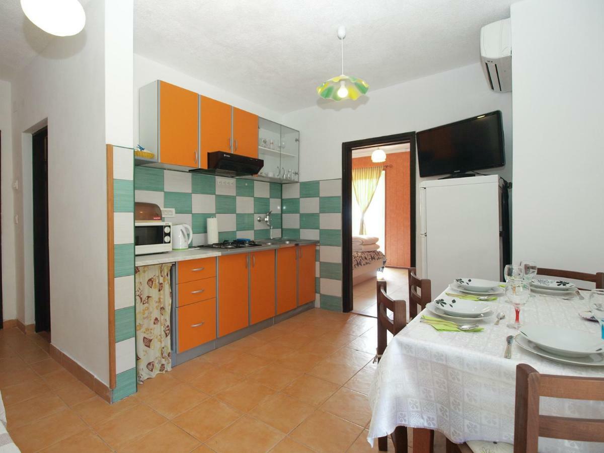 Apartments Davor 1676 Banjole Esterno foto